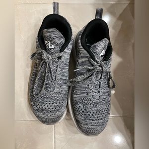 APL sneakers, size 6, in great condition.